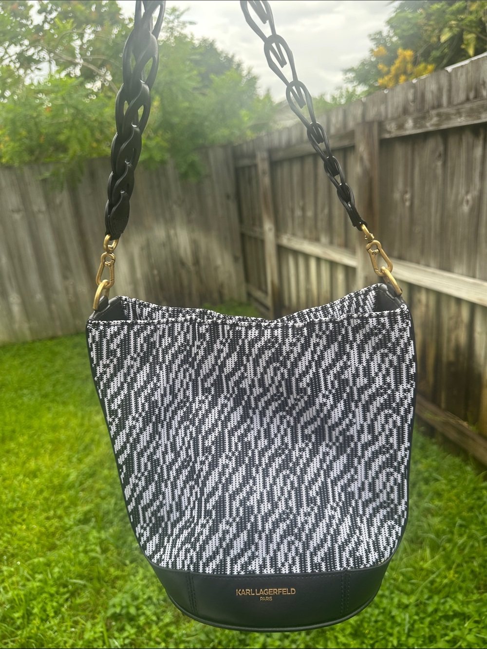 Karl Lagerfeld Black & White Knit Bucket Bag with Chunky Chain Strap - Picture 2 of 14